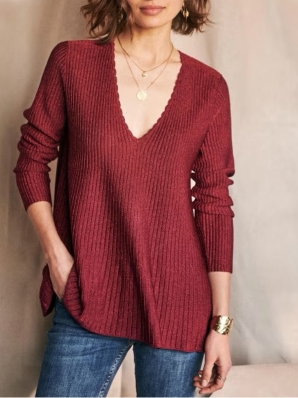 Sézane Ernestine Ribbed V-Neck Long Sleeve sweater in Burgundy
